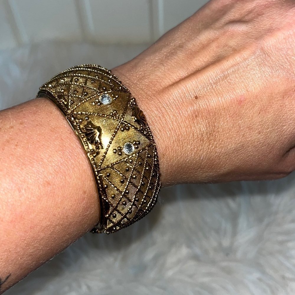Made in India gold tone beautiful ornate hinged bangle bracelet Twos Company